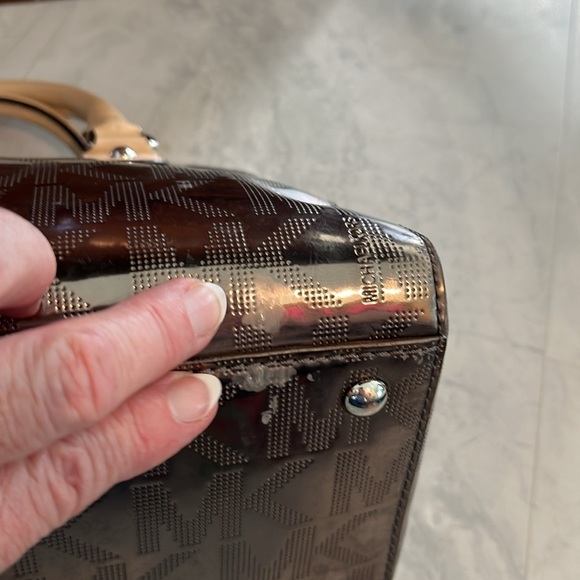 Michael Kors  Metallic silver satchel  Beige leather trim  exterior back pocket - Picture 10 of 16